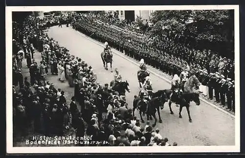 AK Bodenfelde, Historischer Schützenhof 1920, Reiter-Umzug mit Schützen u. Publikum