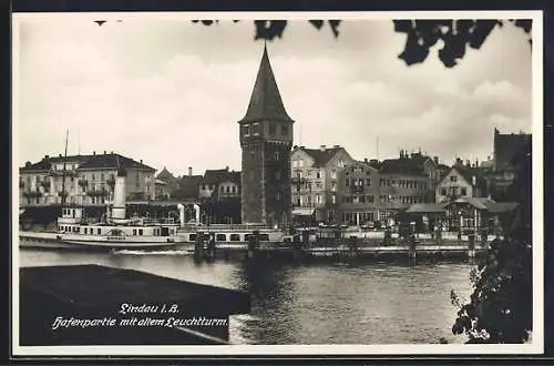 AK Lindau i. B., Hafenpartie mit altem Leuchtturm und Dampfer Bavaria