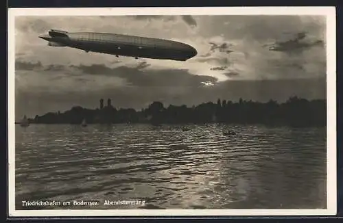 AK Friedrichshafen a. B., Zeppelin in Abendstimmung