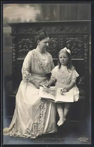 AK Königin Wilhelmina von den Niederlanden mit ihrer Tochter Prinzessin Juliana