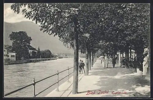 AK Bad Ischl, Spaziergänger an der Esplanade