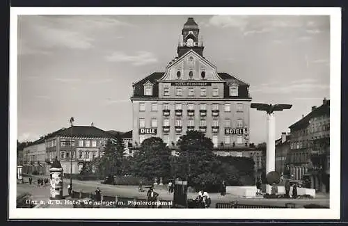 AK Linz a. D., Hotel Weinzinger und Pionierdenkmal