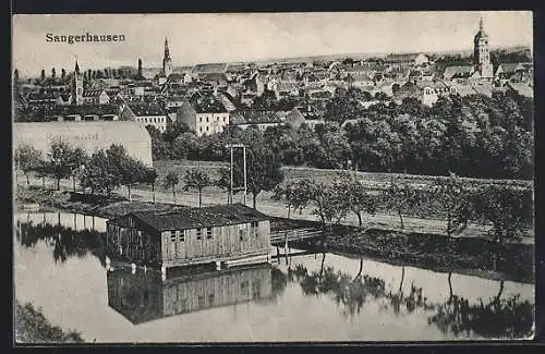 AK Sangerhausen, Panoramaansicht, vom Flussufer ausserhalb des Ortes gesehen