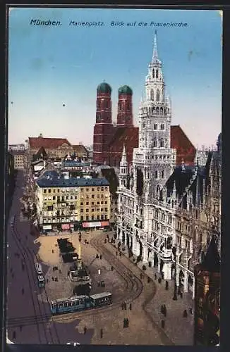 AK München-Au, Blick auf den Marienplatz und die Frauenkirche aus der Vogelschau, Strassenbahn