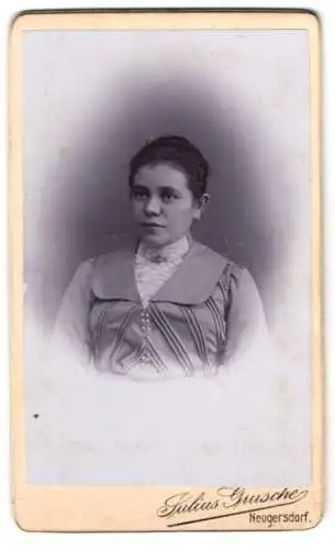 Fotografie Julius Grusche, Neugersdorf, Porträt einer Dame