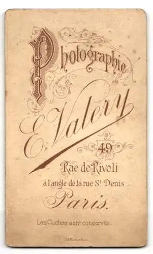 Fotografie E. Valery, Paris, Rue de Rivoli 49, Porträt eines jungen Mannes