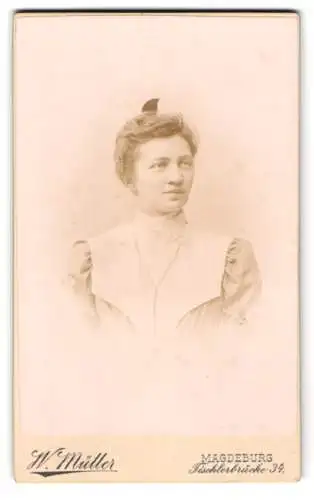 Fotografie W. Müller, Magdeburg, Tischlerbrücke 34, Portrait einer jungen Frau