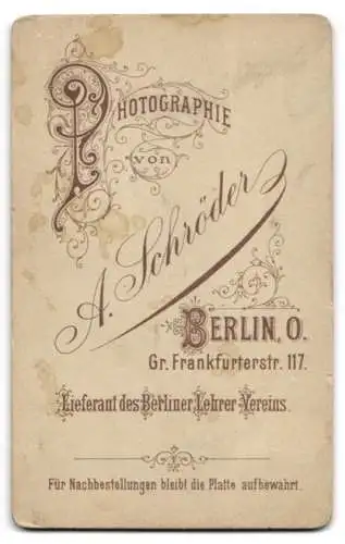 Fotografie A. Schröder, Berlin, Gr. Frankfurterstr. 117, Porträt eines eleganten Herrn