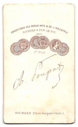 Fotografie Ch. Poupat, Bourges, Place Jacques Cœur 1, Porträt eines Mannes mit Bart