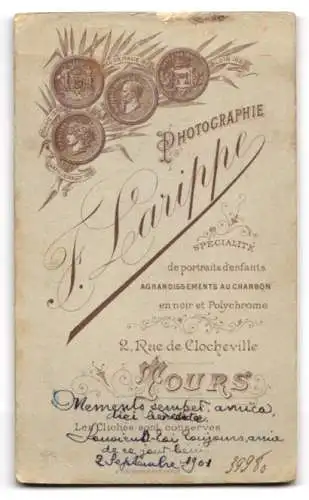 Fotografie F. Larippe, Tours, Rue de Clocheville 2, Porträt eines jungen Mannes