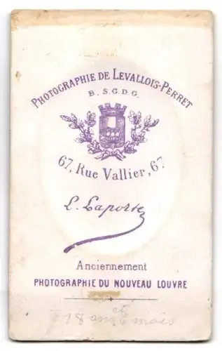 Fotografie L. Laporte, Levallois-Perret, Rue Vallier 67, Porträt einer Frau