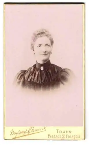 Fotografie Duguay Gérau, Tours, Passage St. Francois, Portrait einer Dame