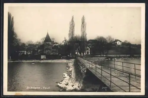 AK St. Sulpice /VD, Ortspanorama im Winter von der Brücke aus