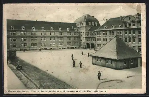 AK Kaiserslautern, Kaserne, Mannschaftsgebäude und innerer Hof mit Patronenhaus