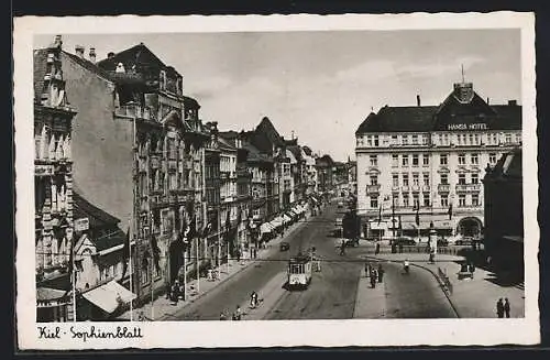 AK Kiel, Blick in die Sophienblattstrasse mit Strassenbahn