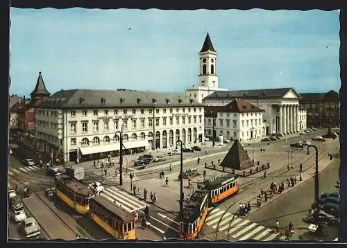 AK Karlsruhe, Marktplatz mit Strassenbahn