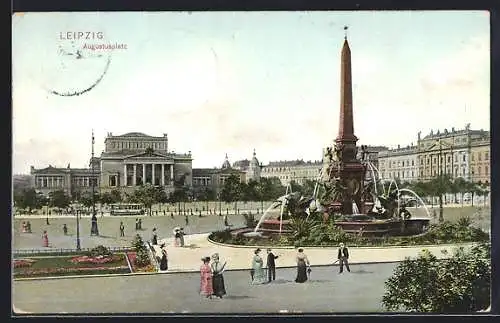 AK Leipzig, Passanten am Brunnen auf dem Augustusplatz