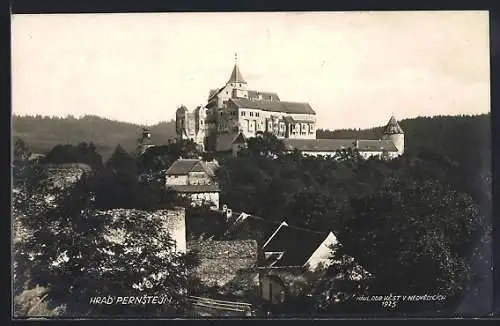 AK Pernstejn, Hrad, Burg im Wald