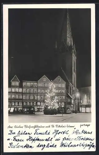 AK Kiel, Weihnachtsbaum mit St. Nikolai-Turm bei Nacht