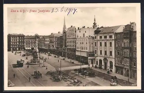 AK Linz a. D., Strassenbahn auf dem Franz Josefplatz