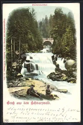 AK Raumünzachthal /Schwarzwald, Wasserfall mit zwei Besuchern