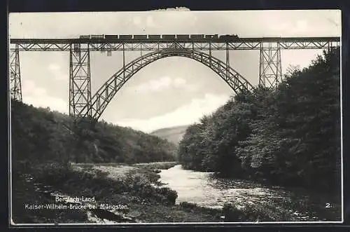 AK Müngsten im Bergisch-Land, unter der Kaiser-Wilhelm-Brücke, Partie im Flussbett