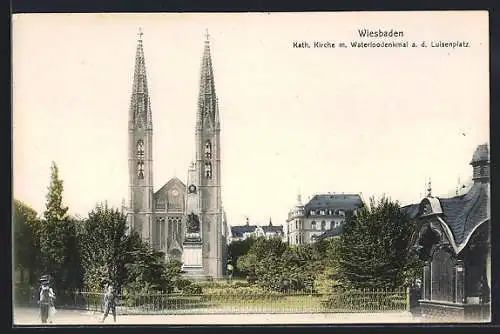 AK Wiesbaden, Katholische Kirche mit Waterloodenkmal a. d. Luisenplatz