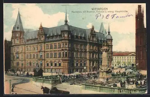 AK Wiesbaden, Marktplatz mit Brunnen, Rathaus und Kirche