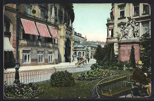 AK Wiesbaden, Kranzplatz mit Palast-Hotel, Hygiea-Gruppe und Kochbrunnen