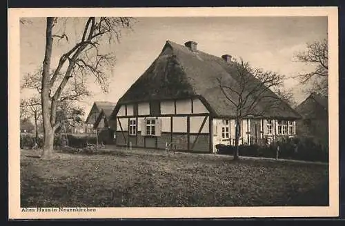 AK Neuenkirchen / Greifswald, Altes Haus in Strassenpartie