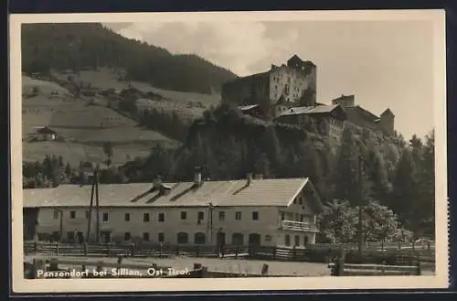 AK Panzendorf bei Sillian, Ortspartie mit Blick zur Festung