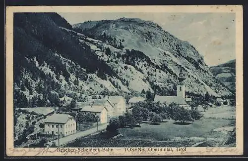 AK Tösens /Tirol, Ortsansicht mit Kirche u. Blick in die Berge