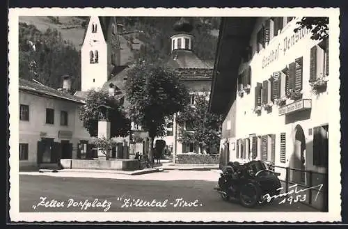 AK Zell i. Zillertal, Dorfplatz mit Gasthof-Pension