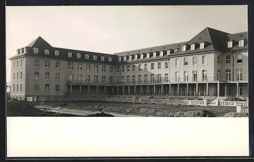 Foto-AK Freiburg i. Br., Krankenhaus nach dem Umbau