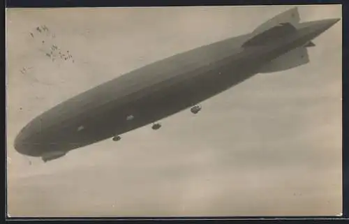 Foto-AK Zeppelin Amerika Luftschiff ZR 3 im Flug