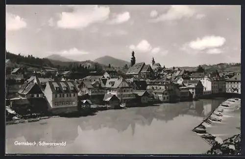 AK Gernsbach /Schwarzwald, Uferpartie mit Kirche