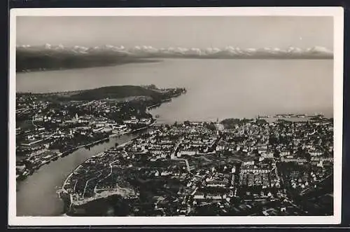 AK Konstanz /Bodensee, Teilansicht mit Rheinausfluss, Fliegeraufnahme