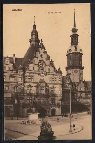 AK Dresden, Ortspartie mit Schloss und Turm