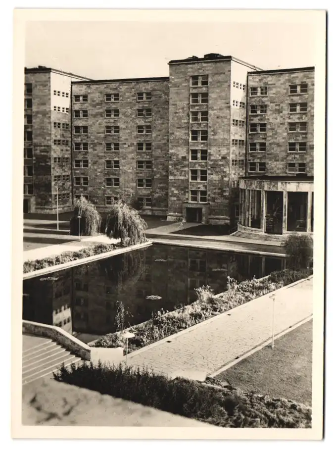 12 Fotografien Ansicht Frankfurt / Main, das neue Verwaltungsgebäude der IG-Farbenindustrie, Architekt: Hans Poelzig 5