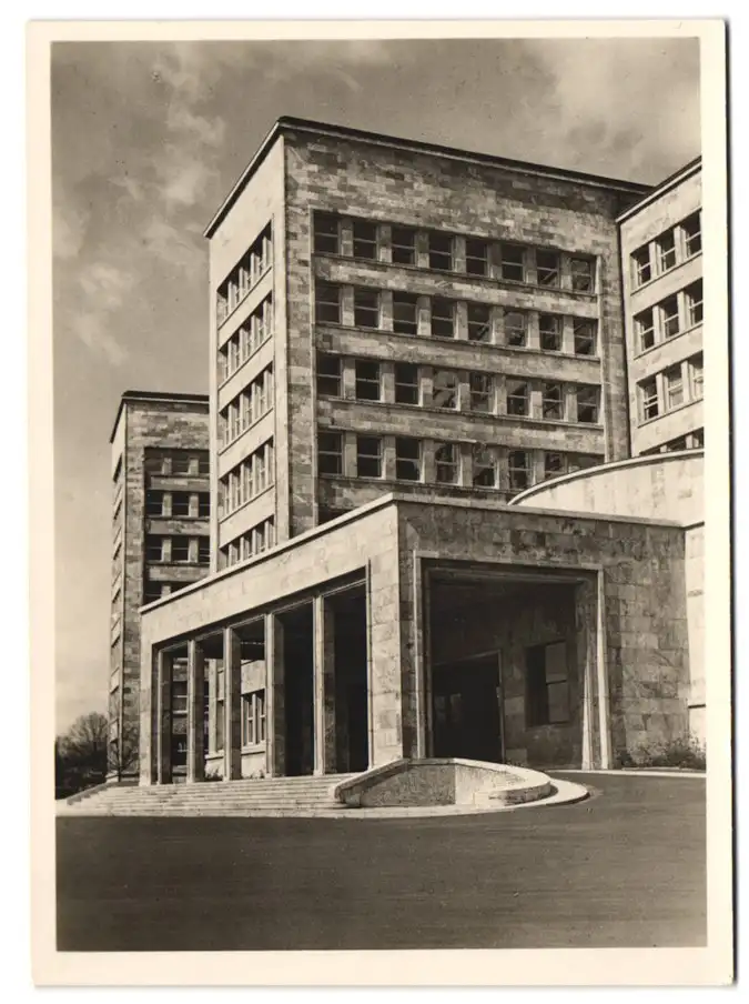 12 Fotografien Ansicht Frankfurt / Main, das neue Verwaltungsgebäude der IG-Farbenindustrie, Architekt: Hans Poelzig 6