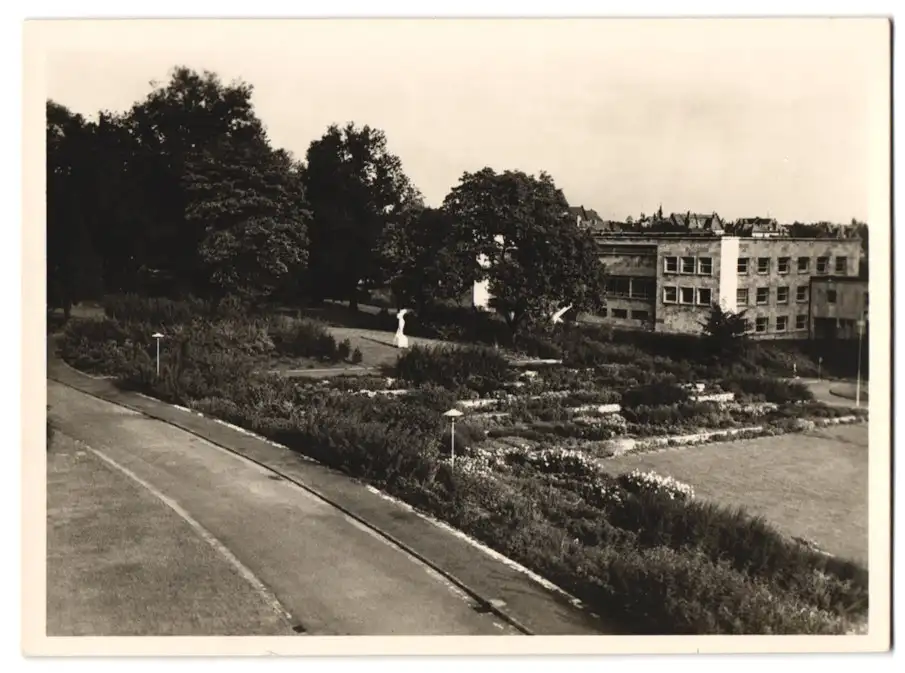 12 Fotografien Ansicht Frankfurt / Main, das neue Verwaltungsgebäude der IG-Farbenindustrie, Architekt: Hans Poelzig 9