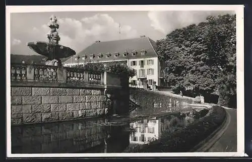 AK Bad Dürkheim a. d. Weinstrasse, Kurpark-Hotel und Ostertagbrunnen