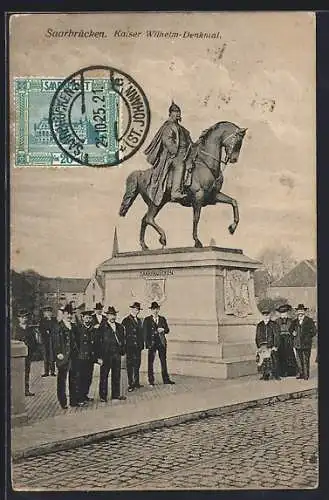 AK Saarbrücken, Kaiser Wilhelm-Denkmal mit Besuchern