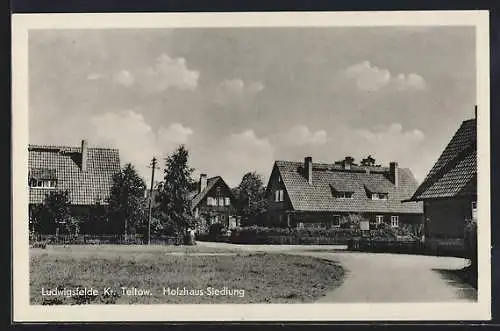 AK Ludwigsfelde /Teltow, Strassenpartie in der Holzhaus-Siedlung