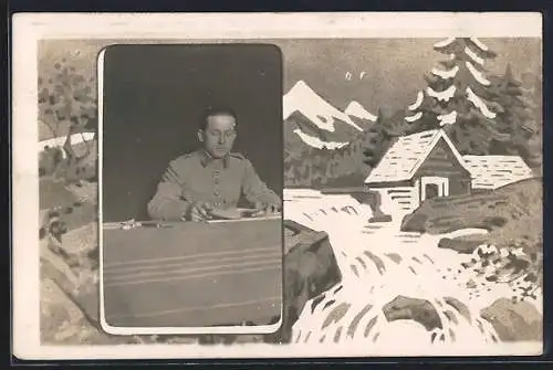 Foto-AK Uniformierter Soldat liest ein Buch, Passepartout mit winterlicher Berglandschaft