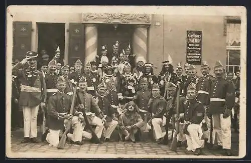 AK Kostümierte Gruppe im Fasching vor dem Gasthaus Lindenhof