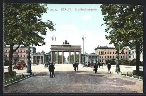 AK Berlin, Pariser Platz mit Brandenburger Tor