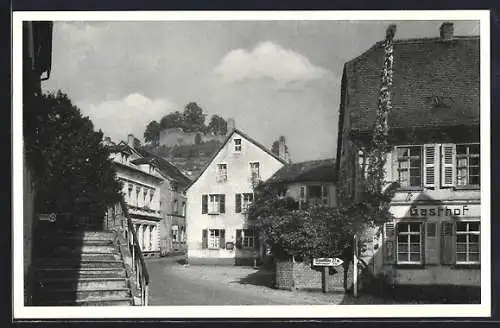 AK Wolfstein / Pfalz, Hauptstrasse mit Gasthof und Burgruine