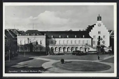 AK Landau / Pfalz, Herbert-Norkus-Platz mit Passanten