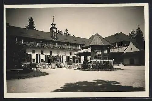 AK Bad Gross Ullersdorf, Terrasse am Kurplatz